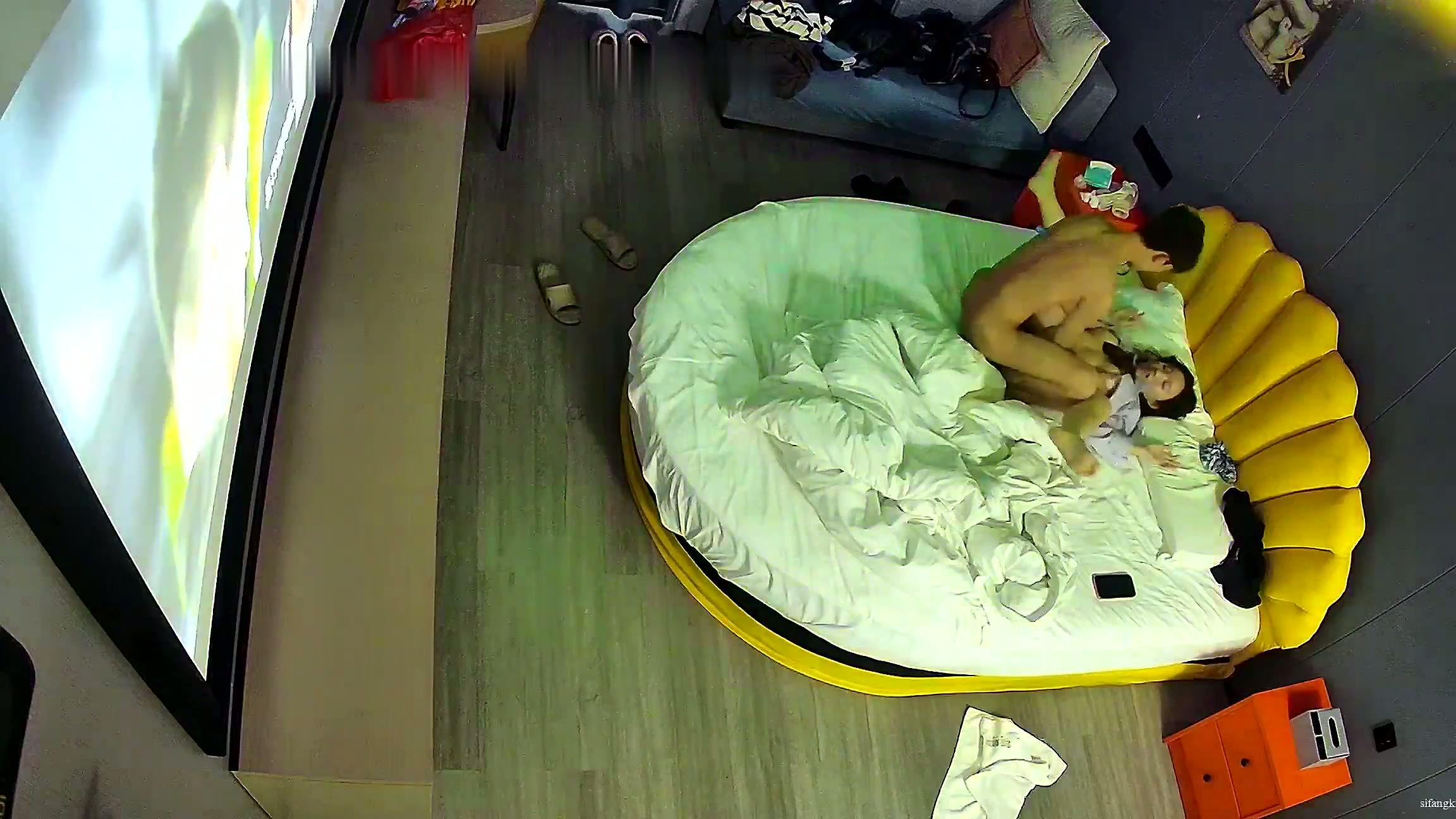 新流出酒店高清台偷拍❤️淫荡大学生 JK短裙眼镜反差女和性欲旺盛男友.mp4_20251107_1.jpg