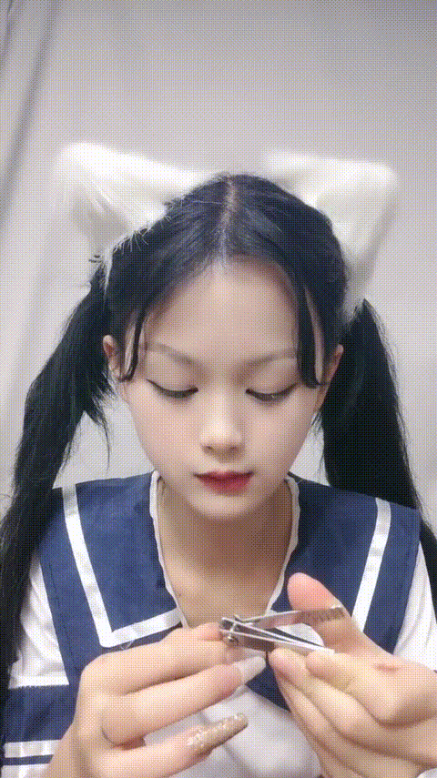 【小易的so啵啵】刚成年的双马尾萝莉学妹！反差骚舞自慰爆浆太嫩了_1_p5_compressed.g.gif