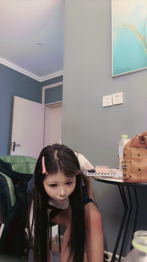 小卡哇伊被干【07幼崽少萝】美乳翘臀 吃鸡足交骑乘后入 无套啪啪内射 精液中出 干爽 (3).gif