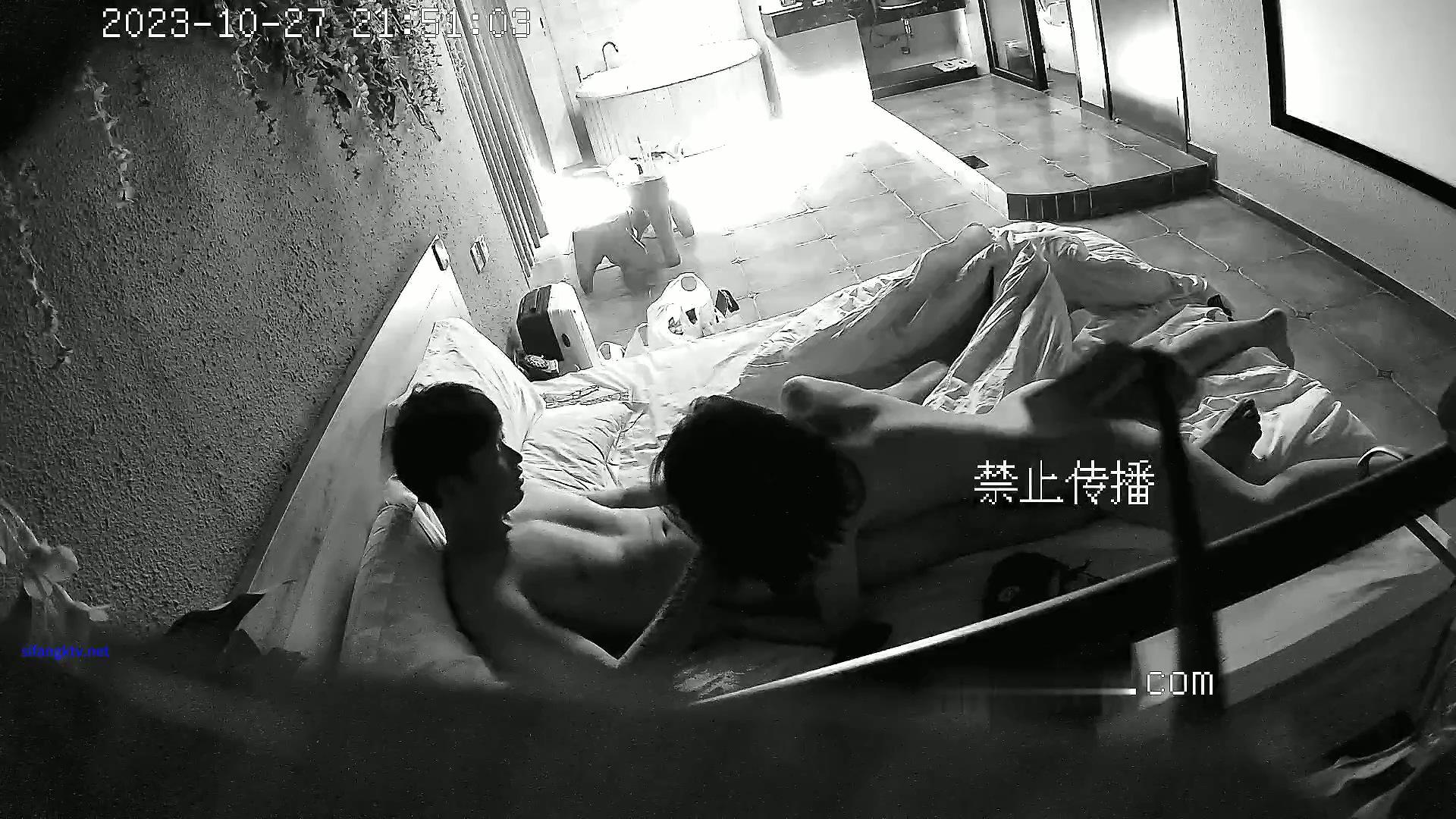 流出酒店浴缸房偷拍 貌似新婚来旅游的红色卫衣男女穿上黑丝啪啪.mp4_20251113_130114..jpg