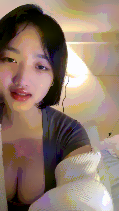 天天想鼠_G奶校花女神_首次道具自慰！舔逼舔奶舌吻_合集16部_5_p5_compressed.gif.gif