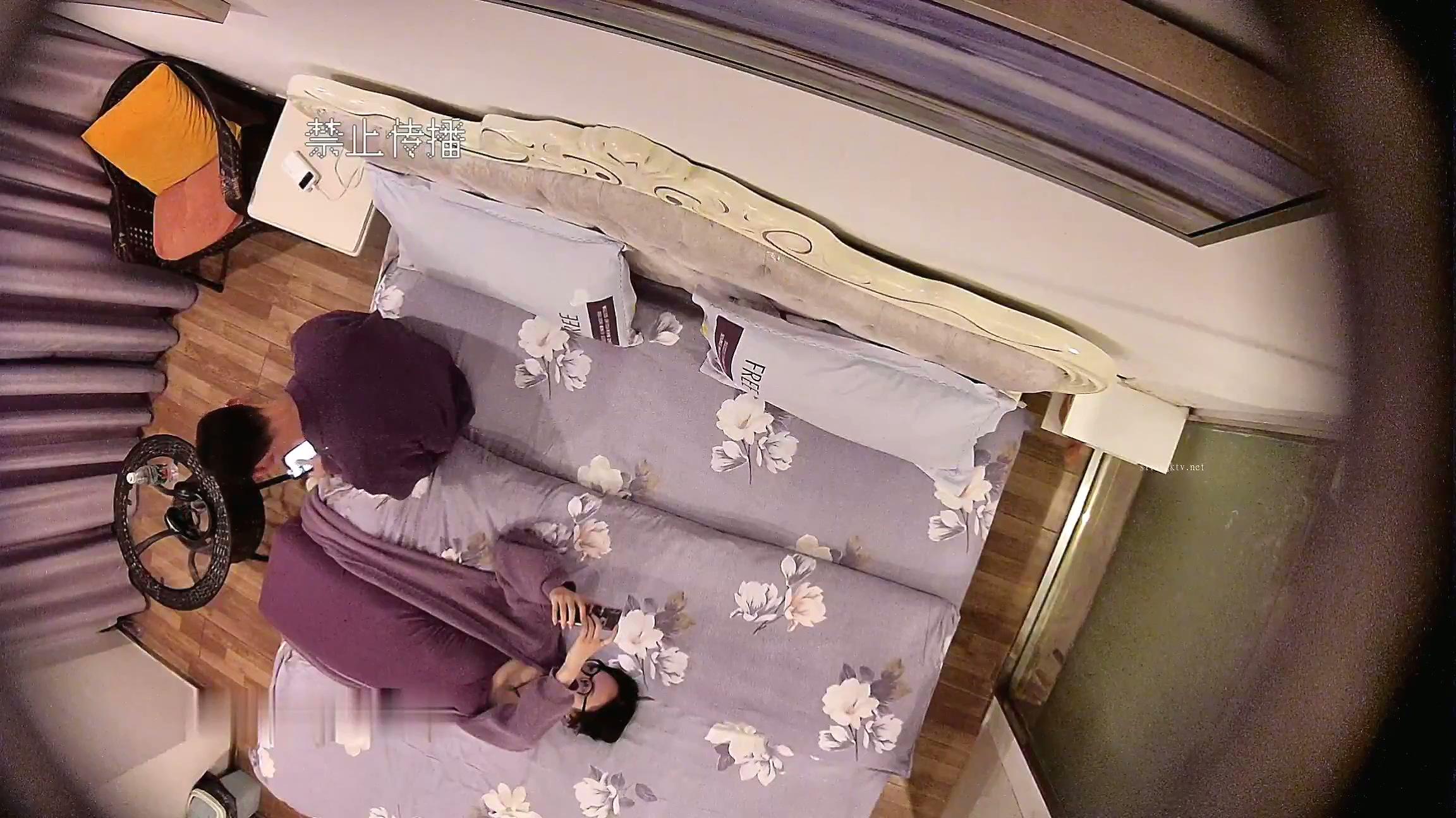 新流出安防酒店偷拍 高贵气质眼镜御姐穿着小白袜被猛男草，搞完吃顿好的.mp4_20251107.jpg