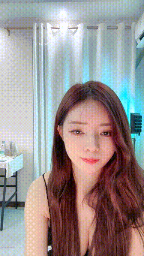 火爆~绿播舞蹈系尤物【无虞】顶级完美身材 狂跳抖音热门歌曲 奶子时不时的蹦出来相当.gif