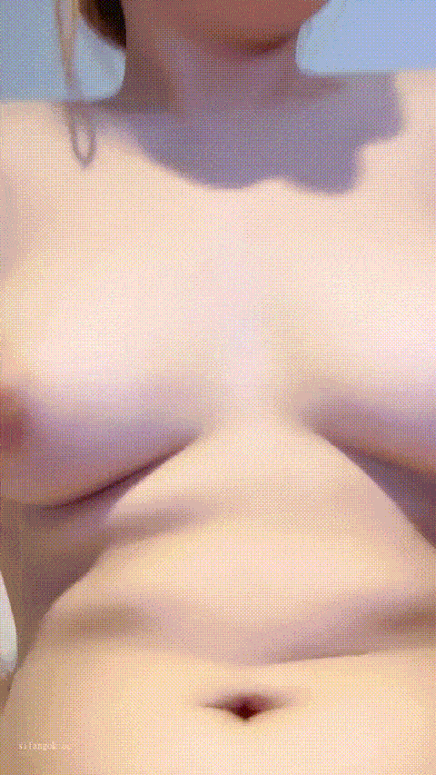 【开心果】青春小妹 身材好 全身粉嫩 一个大奶妹和白虎妹被带到酒店玩屁眼和小穴 逼逼.gif