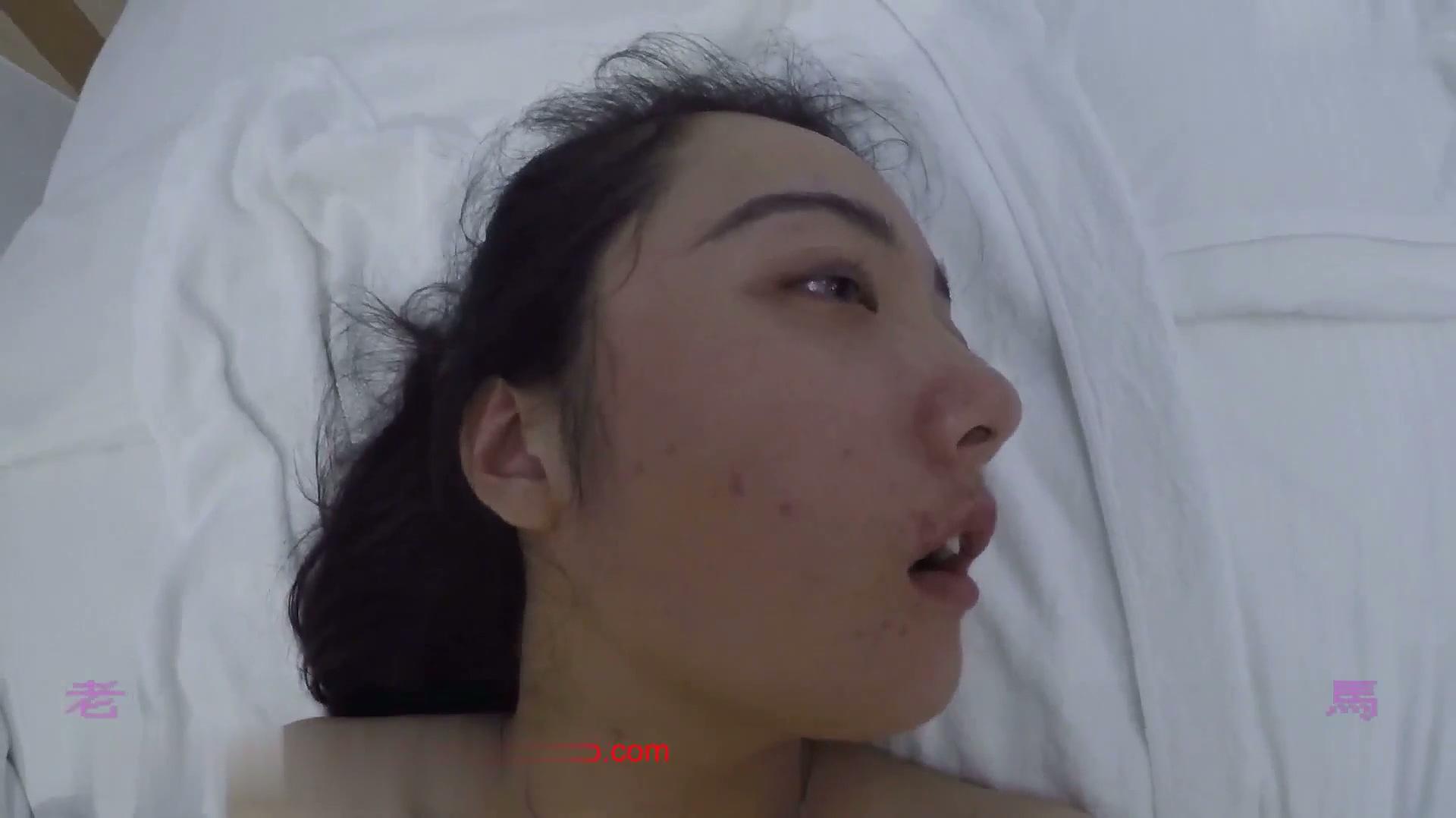 终于把170大学美女灌醉带到酒店-先把她洗干净刮完毛再猛烈的抽插---AV淘宝-成人在线视.jpg