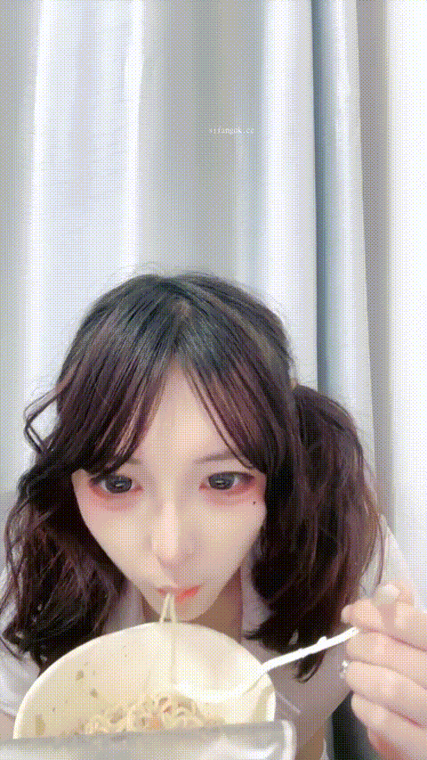 双马尾可爱稚嫩卡哇伊学妹【小围呐】下海福利，骚舞超级诱人~道具自慰流白浆_p80.gif.gif