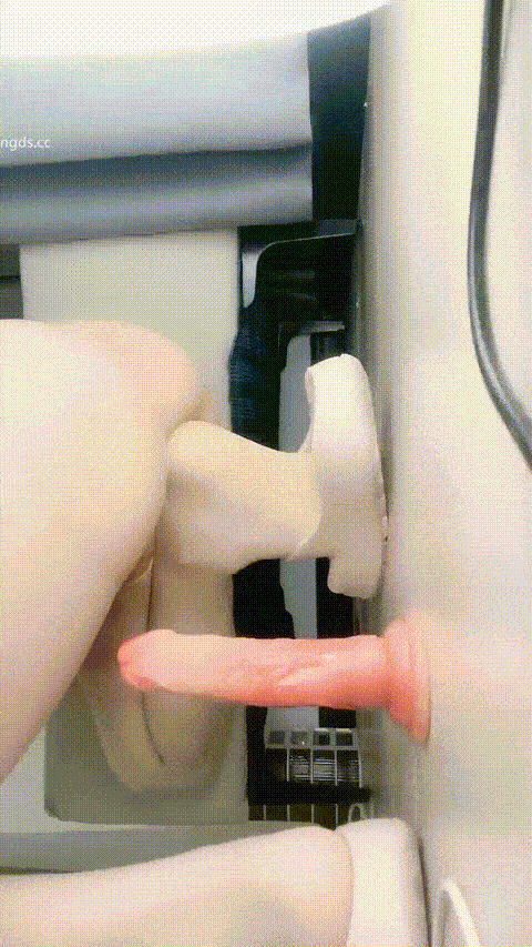 【溢美】极品御姐，美乳高挑骚御姐天天道具喷水_981_p60 (2).gif