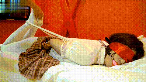 白丝少女的跳蛋调教_p60.gif
