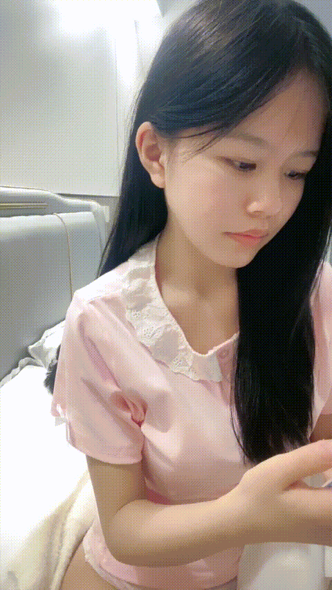 新人巨乳学妹被干【脆弱忧郁】奶子圆滚滚 无套啪啪干爽 全身粉嫩白皙 蝴蝶逼真诱人 (3.gif