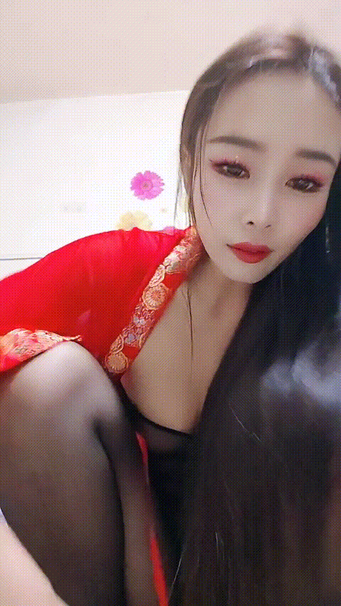 【骚母狗组合】两个嫂子共侍一夫 你争我抢 如狼似虎 喜欢熟女的不要错过 (7)_p5_compr.gif