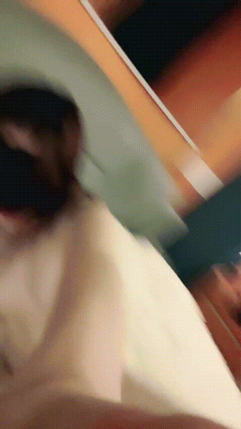 帝王级享受【妖精吃不饱】双女挣宠 酒店3P轮操现场 淫水满天飞 干爽 吃鸡舔穴啪啪_p80.gif