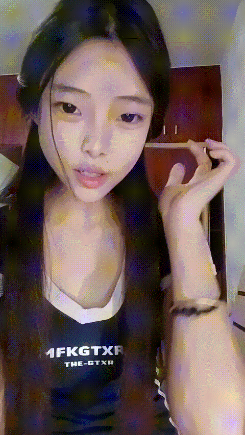 【小草莓】身材堪称完美的学生妹！直播大秀_绝对顶级_1_p40 (2).gif