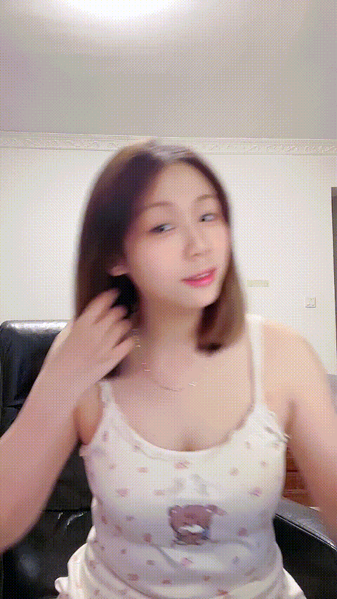 欧美型身材卡哇伊脸【爱吃小布丁】肥臀大奶 无毛馒头逼 道具插逼自慰 好想射她 (4)_p60_.gif