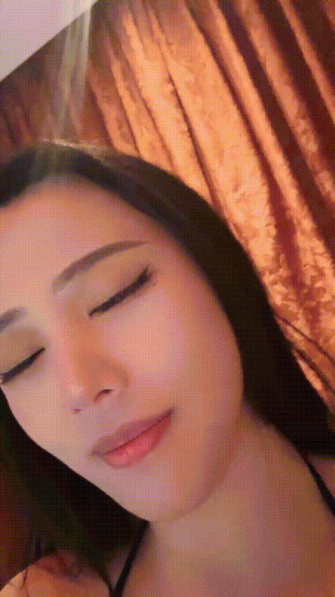 【小鱼糕冷】巨乳空姐 温泉会所 逼毛很多但是逼逼粉嫩 水中无套后入 道具自慰 爽死啦 .gif