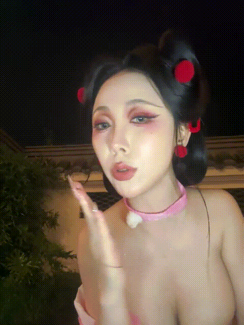 顶级女神【阿依】黑丝大长腿大屁股会发光 大奶子又大又挺 扩阴 大鸡巴跳蛋各种道具 喷.gif