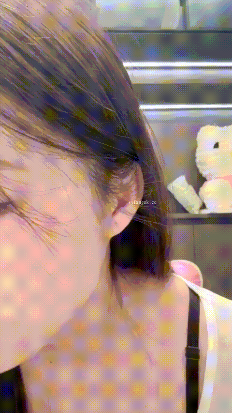 清纯少女下海【吧啦】明星颜值 嫩穴翘臀 边跳边脱光~抠逼自慰~大屌狂插 淫叫声声声不.gif