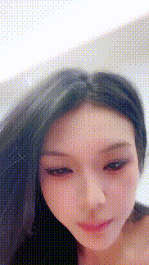 【兜兜】神似章若楠的反差女神 顶级魅魔简直美呆了 对镜扇耳光 吐舌头搔首弄姿特写粉.gif