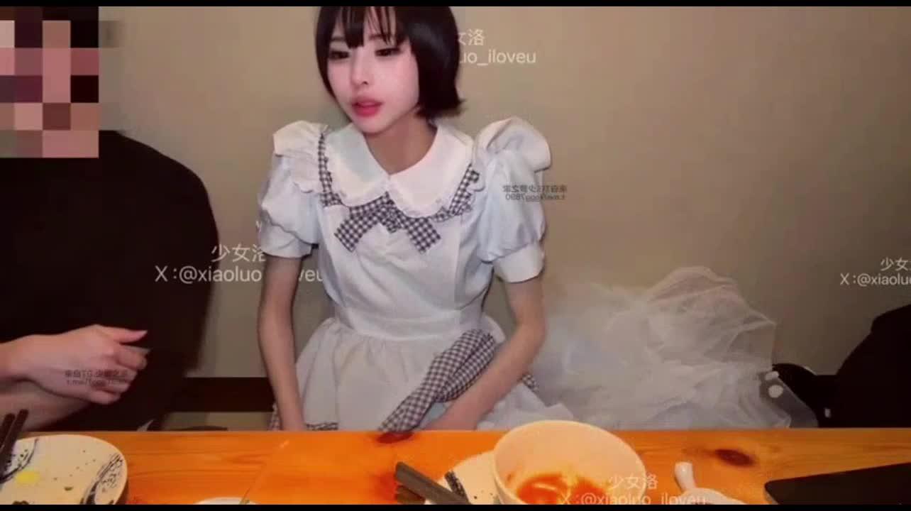 008-✅极品颜值小姐姐 约会小哥哥，妹妹身上全身青春的气息，玩的开放的开 才能彻底的.jpg