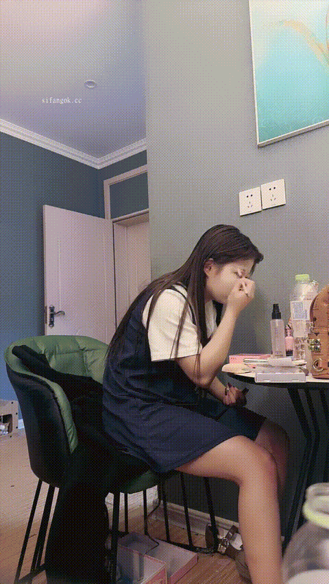 小卡哇伊被干【07幼崽少萝】美乳翘臀 吃鸡足交骑乘后入 无套啪啪内射 精液中出 干爽 (3).gif