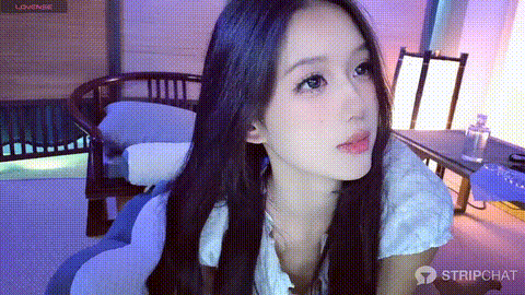 树屋灵灵lucy1811_stripchat_极品福利姬美女_ _01_19_直播视频福利_1_p20.gif