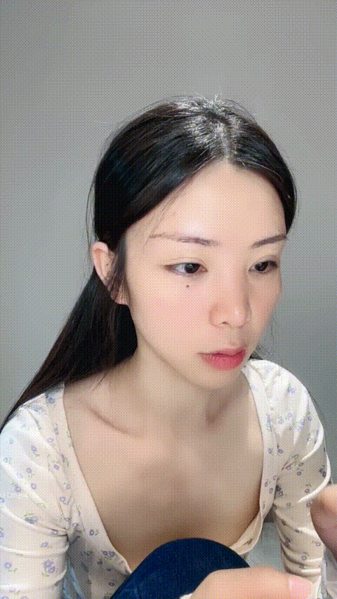 舞蹈系女神【茜茜】人美尺度大 完美腰线 特别是大长腿太完美了 大鸡巴道具爆插喷尿 (2.gif