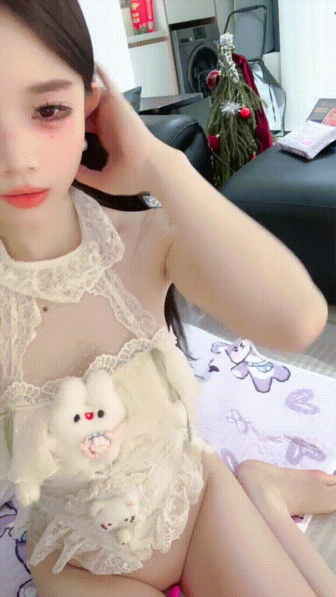 乖巧美女 最美的无毛嫩逼【兔】白嫩翘臀 娇嫩白虎 跳弹自慰 大鸡巴插出白浆 (3)_p20_c.gif