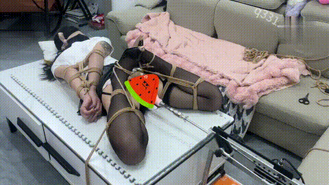 欢乐谷 jk黑丝高跟驷马前后夹击深度版_p80.gif