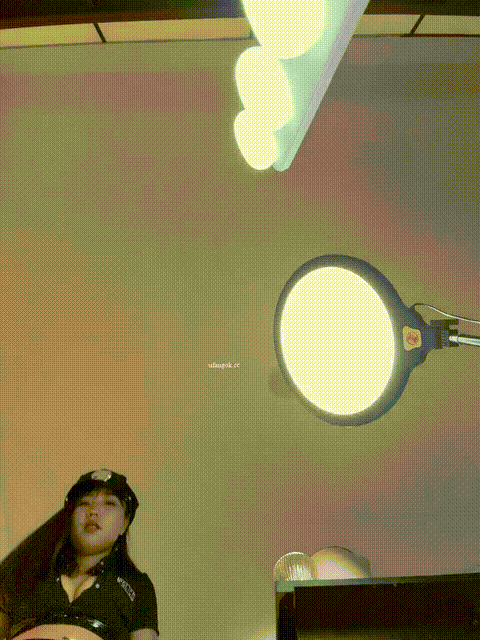 极品御姐 吊门上大秀【juzi1213】开档黑丝长腿翘臀 大黑牛道具自慰 喷水 高跟 黑丝超.gif