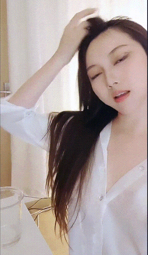 【美ta】重磅女神！美乳完美身材女神裸舞道具喷水秀_1_p80 (2).gif