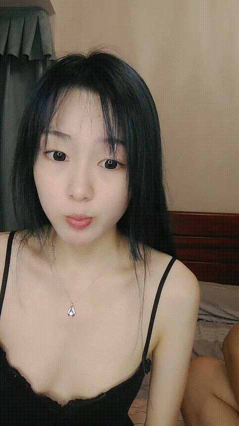 **主播【爱穿丝袜】高颜值卡哇伊嫩妹_无套狂干极品小姨子！多次内射太爽了吧_裸聊直播.gif