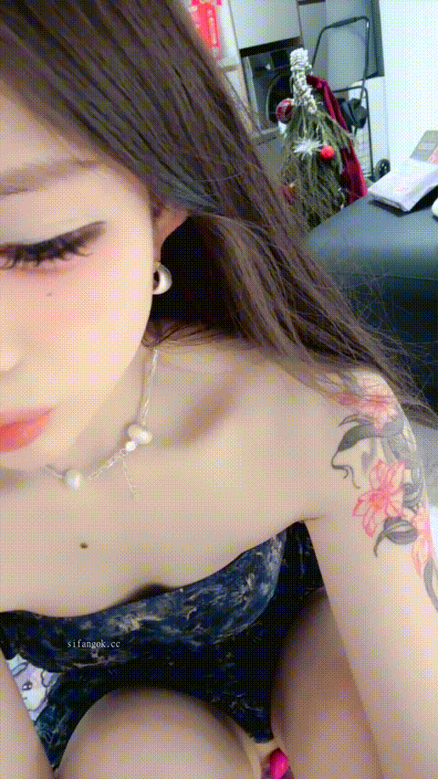 乖巧美女 最美的无毛嫩逼【兔】白嫩翘臀 娇嫩白虎 跳弹自慰 大鸡巴插出白浆_p40_compr.gif