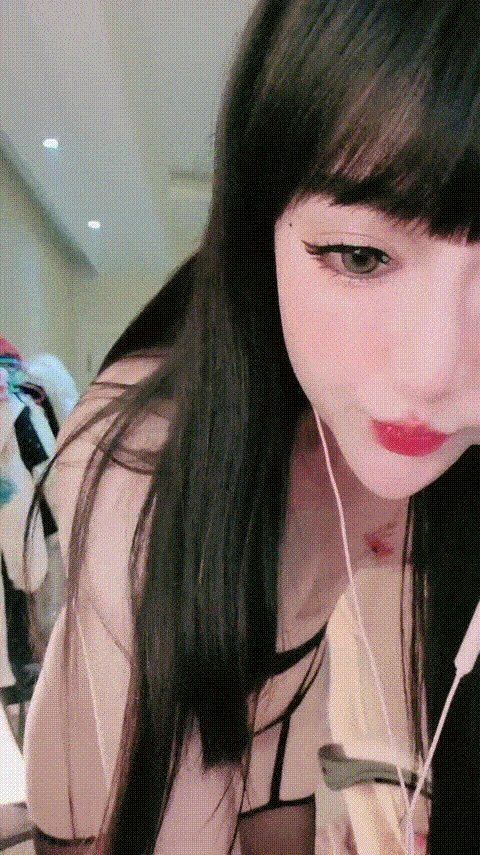 【花花】网红脸反差女神，妩媚妖娆，全裸热舞，道具自慰_5_p5 (2).gif.gif