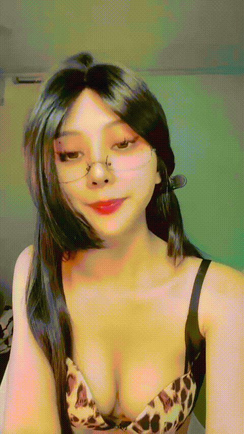 蘸点蜜桃酱_20260219_202436_p20_compressed.gif