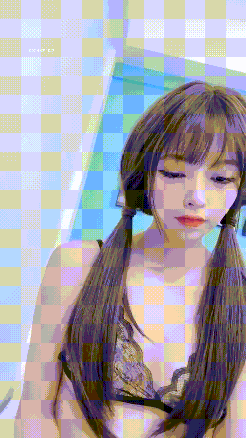 小瓶盖_太美了_我真爱_绿播下海颜值秒杀一切网红！_4_p60_compressed.gif