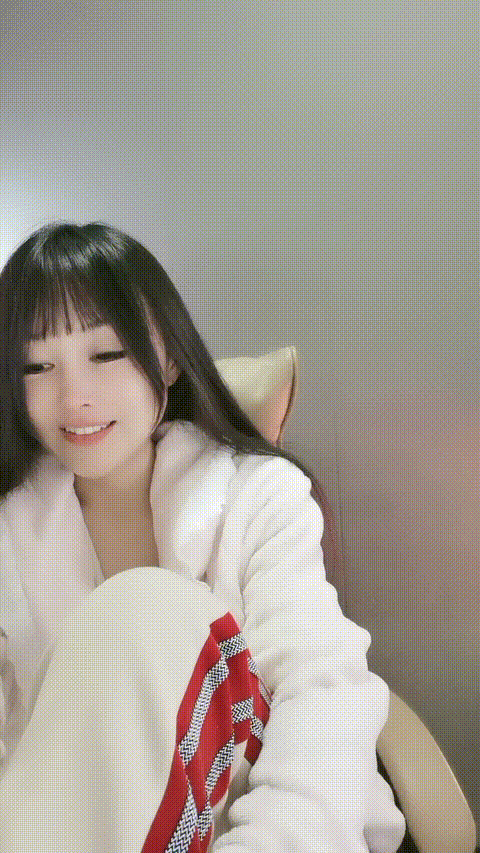 #E杯舞姬_1_27骚穴自慰呻吟不断，女神高潮喷水5_p5.gif