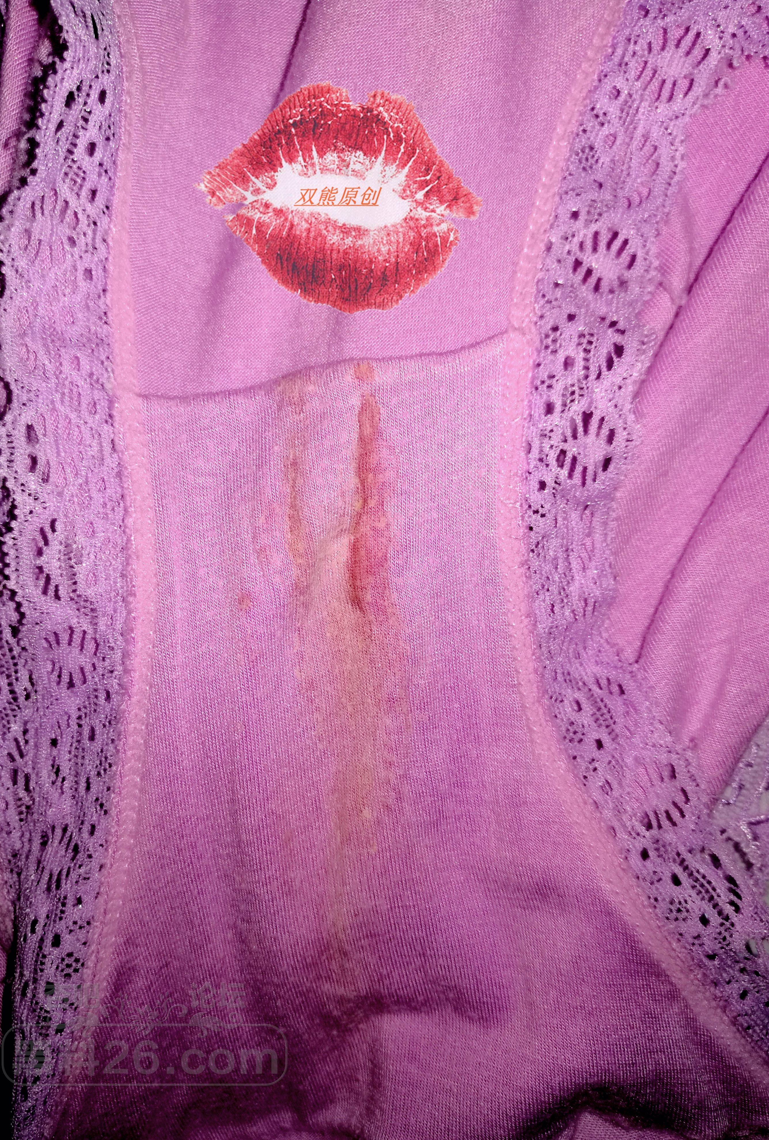 自慰完满是淫水的内裤