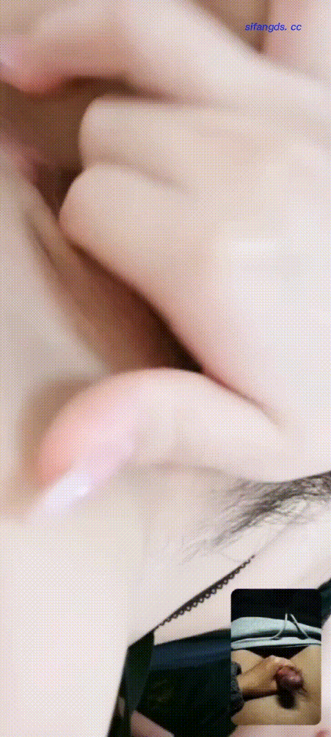 推荐 颜值嫩妹【草莓不可爱】一对一视频被出卖，掰逼诱惑，大哥盯逼撸大屌，大奶毛少.gif