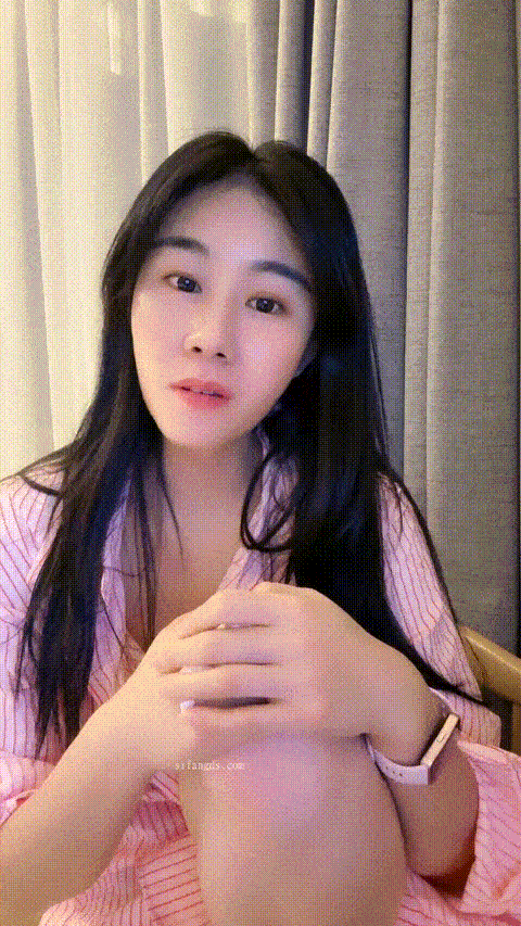 【小碧晨】巨乳尤物神似张碧晨揉奶掰穴道具狂震_2_p5 (2).gif