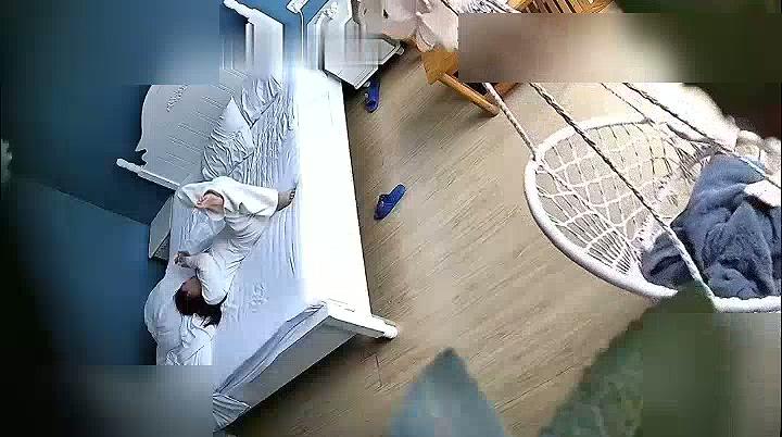 今日最新酒店偷拍3-19！一对大学情侣 妹子看着很文静，实则是个淫荡的荡妇淫娃！00031.jpg