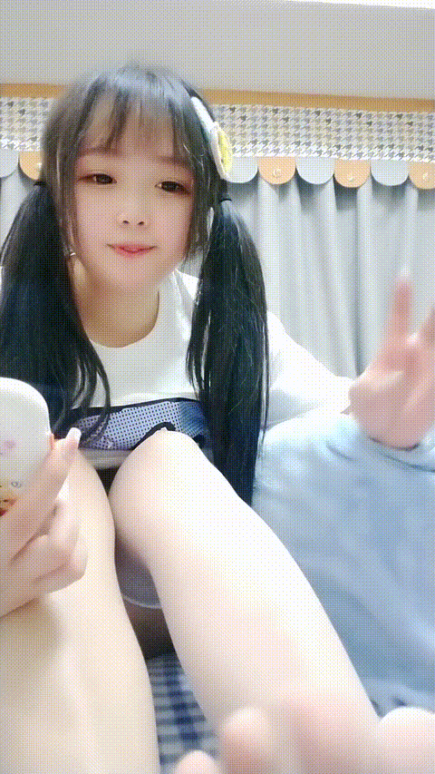 #kitten团团_正宗校花下海啦，小蝴蝶会飞贫乳女神_p40.gif
