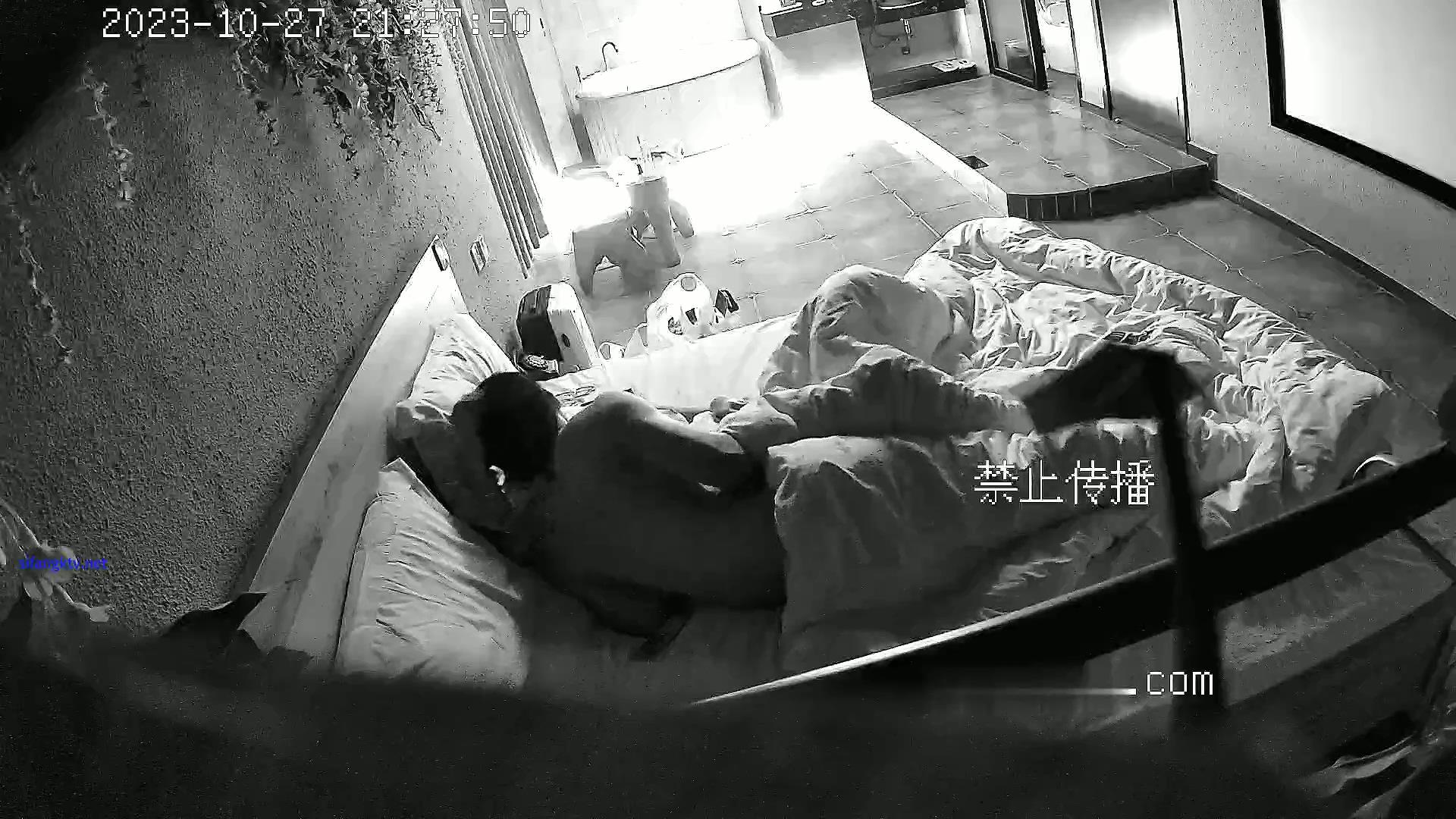 流出酒店浴缸房偷拍 貌似新婚来旅游的红色卫衣男女穿上黑丝啪啪.mp4_20251113_130108..jpg