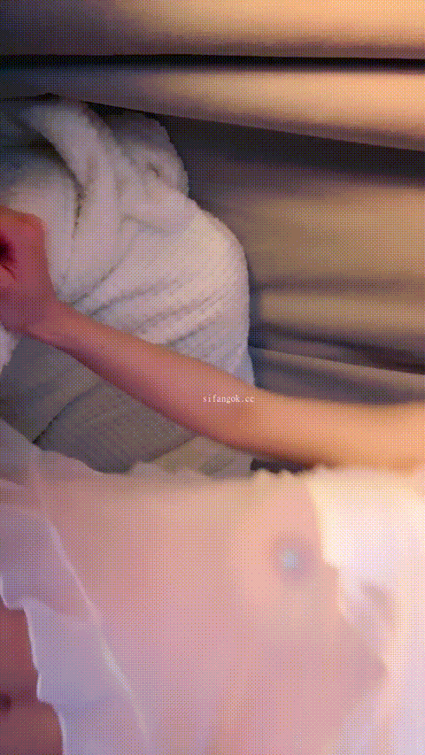 新秀 超一流的身材【觅钥】极品美乳 长腿翘臀 性感内内+粉嫩鲍鱼 每天都要对着她撸3次.gif