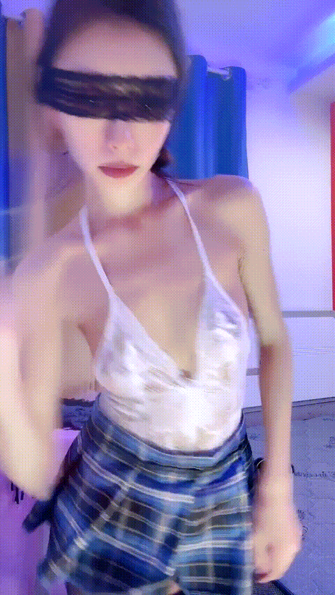 超级闷骚老师【老师很闲】美腿又长又细 美乳嫩穴 性感裸舞 一字马开穴 高潮了168_p40_.gif