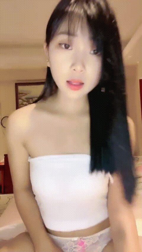 【康妹】高颜值呆萌眼镜妹 大尺度收费秀看得鸡巴邦硬 喜欢眼镜妹的不要错过 (2)_p60_c.gif