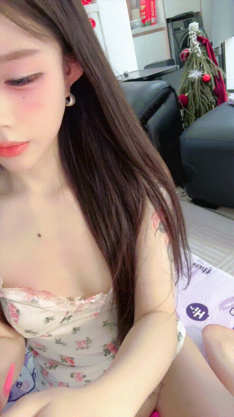 乖巧美女 最美的无毛嫩逼【兔】白嫩翘臀 娇嫩白虎 跳弹自慰 大鸡巴插出白浆 (1)_p60_c.gif