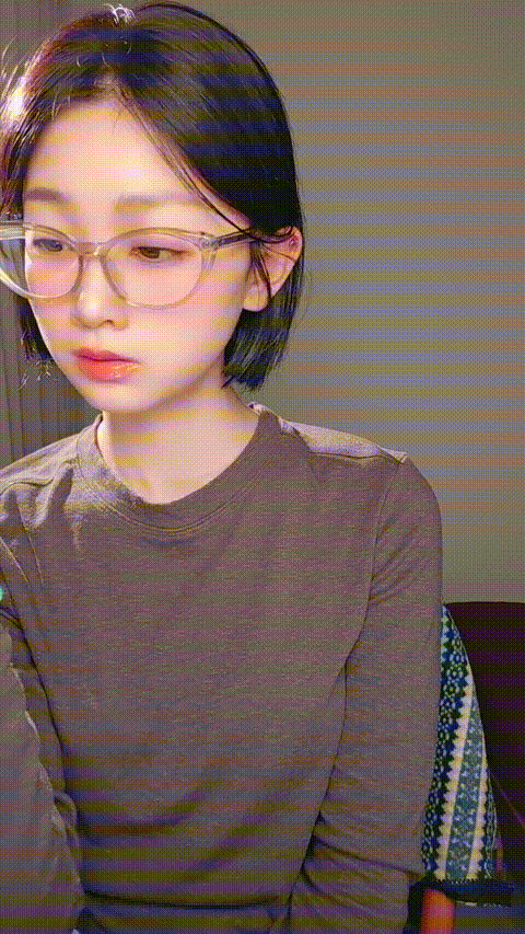 顶级反差 乖乖女【夏嫣】细皮嫩肉短发学妹 美体美足 大屁股 全身雪白细嫩肌肤 跳弹自.gif