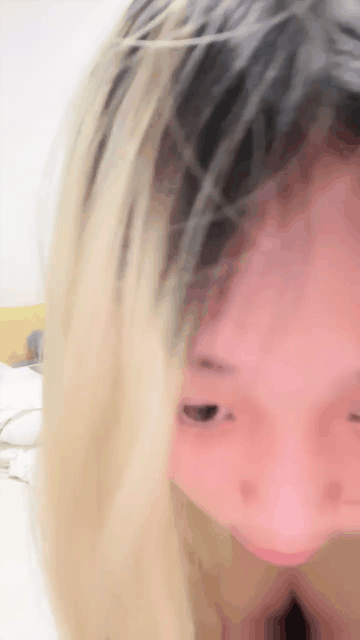 【贝贝呐】童颜巨乳漫画身材万中无一 纯天然36D大奶子 这身材是个男人都会流口水 (6)_.gif