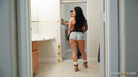 Handyman Stepdaddy Gets Fucked_p5.gif