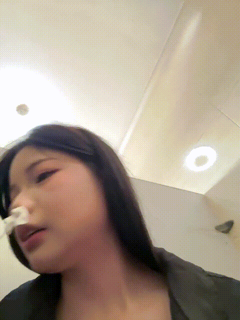 stripchat【Pippin-19】户外小卡哇伊 长相甜美 好身材大长腿极品翘臀 树林 公厕 全裸道.gif