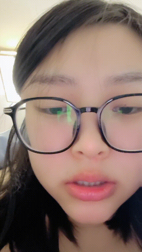 【西安水多多】眼镜学妹 巨乳肥臀 黄瓜抽插 道具自慰 (5)_p5_compressed.gif.gif